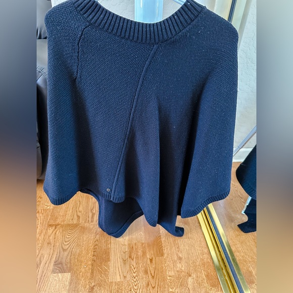 Lululemon🍋 On the Go Poncho Black Merino Wool One Size - Picture 5 of 13